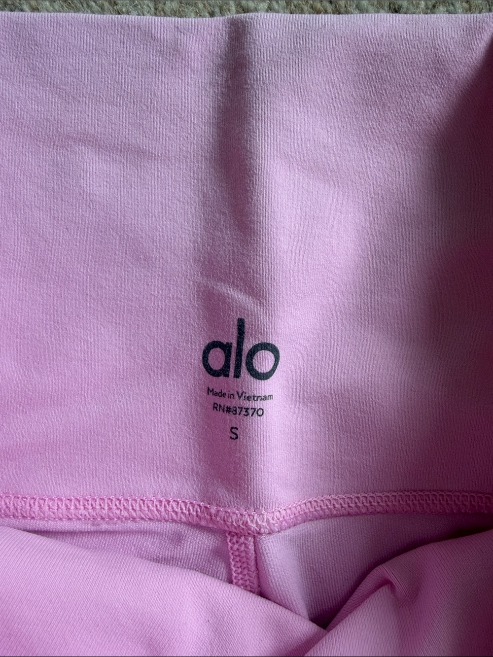 ALO Yoga High Leggings in Light Pink - Picture 3 of 5